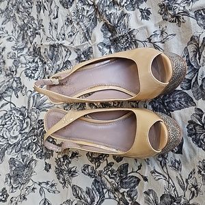 Vince Camuto Leala Cream Tan Platform Heels Sz 6